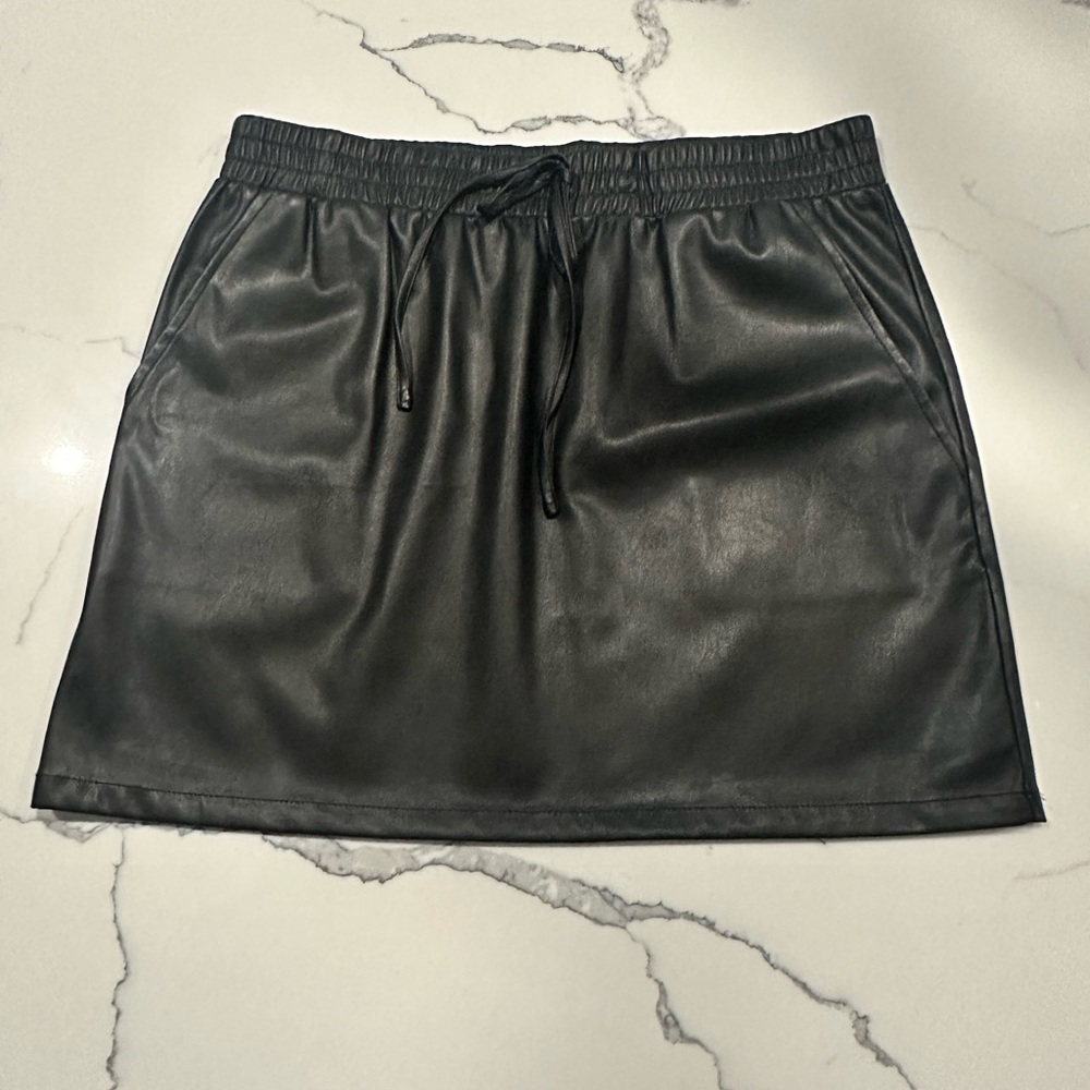 Faux leather mini skirt